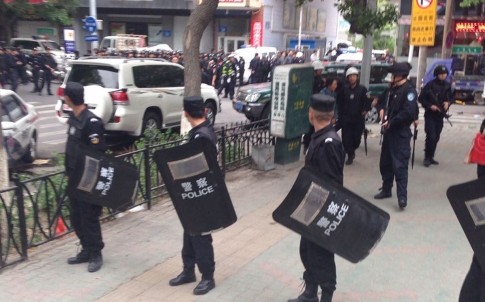 Cảnh sát Trung Quốc phong tỏa hiện trường vụ tấn công.