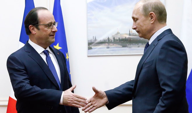 Tổng thống Pháp Francois Hollande và Tổng thống Nga Vladimir Putin.
