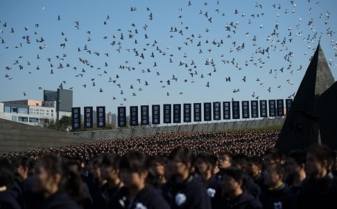 Buổi lễ kỷ niệm vụ thảm sát Nam Kinh khai mạc sáng hôm nay tại Nam Kinh, Giang Tô được tổ chức với quy mô lớn, các lãnh đạo hàng đầu Trung Quốc đều có mặt. Ảnh: SCMP.