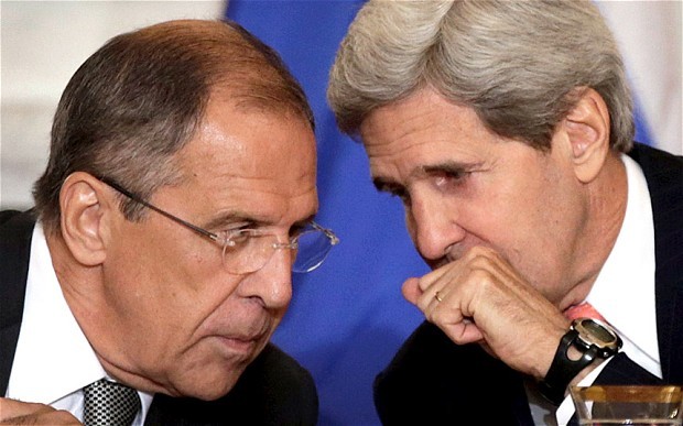 Ngoại trưởng Nga Sergei Lavrov và Ngoại trưởng Mỹ John Kerry.