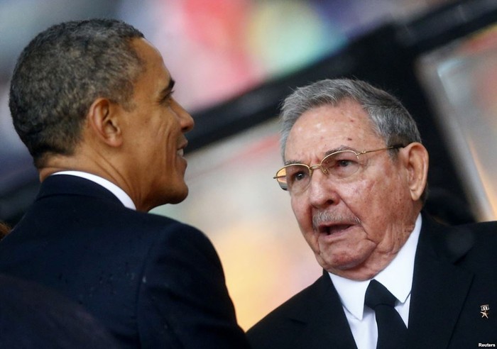 Tổng thống Mỹ Barack Obama và Chủ tịch Cuba Raul Castro.