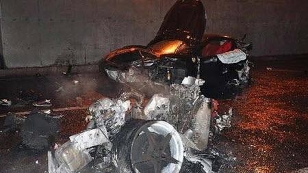 Hình ảnh hiếm hoi vụ tai nạn siêu xe Ferrari tháng 3/2012 làm ông Lệnh Kế Hoạch mất con trai, và cũng thui chột cả tiền đồ chính trị.
