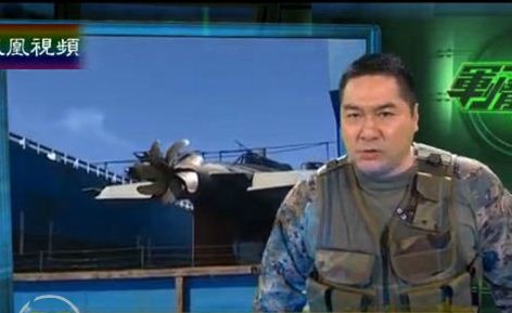 Bình luận viên đài Phượng Hoàng đang thao thao bất tuyệt về những cái gọi là &quot;tin tình báo&quot; về hoạt động hợp tác quân sự Việt - Mỹ - Nga - Đài ở Biển Đông.
