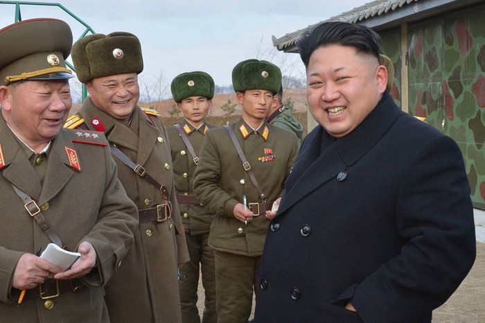 Nhà lãnh đạo Kim Jong-un thị sát một đơn vị quân đội.
