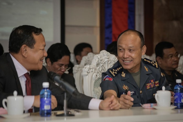Tướng Sao Sokha trong cuộc họp hôm Thứ Năm tuần trước, ảnh: The Cambodia Daily.