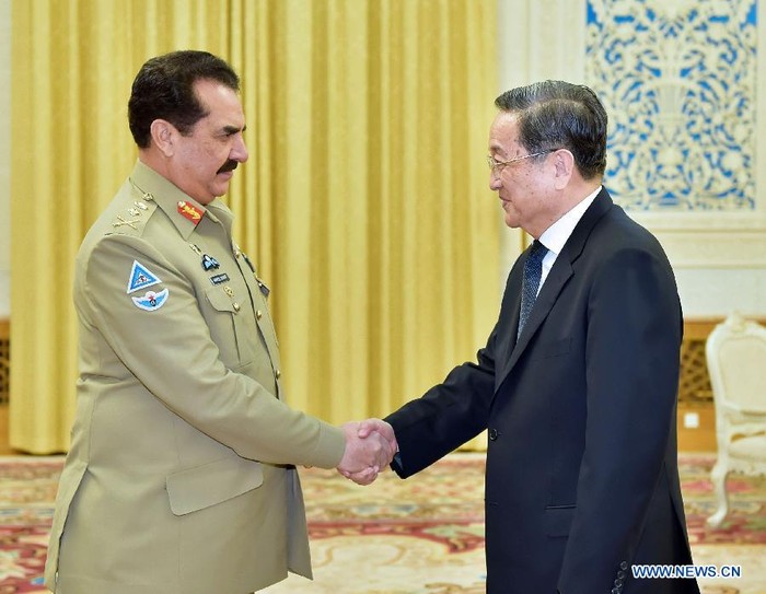 Tổng tham mưu trưởng quân đội Pakistan Raheel Sharif và ông Du Chính Thanh. Ảnh: Tân Hoa Xã.