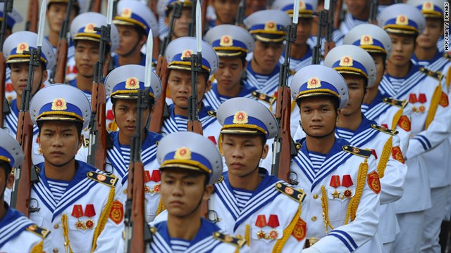 Các chiến sĩ Quân đội Nhân dân Việt Nam luôn chắc tay súng bảo vệ độc lập chủ quyền, toàn vẹn lãnh thổ tiêng liêng của Tổ Quốc.