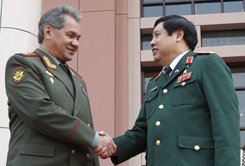 Bộ trưởng Quốc phòng Nga Sergei Shoigu và Bộ trưởng Quốc phòng Việt Nam Phùng Quang Thanh