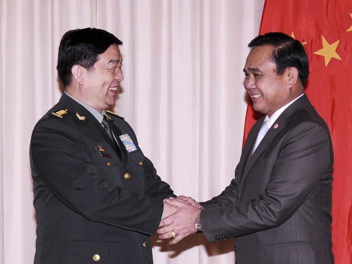 Bộ trưởng Quốc phòng Trung Quốc Thường Vạn Toàn và Thủ tướng Thái Lan Prayut Chan-o-cha.