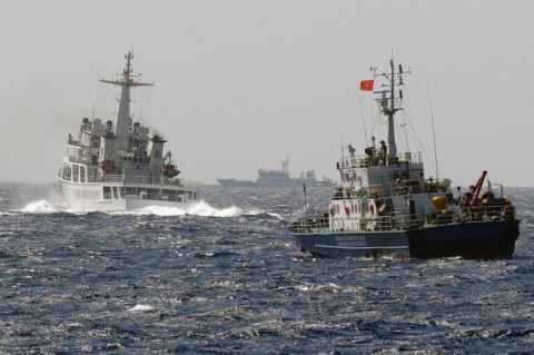 Tàu hải cảnh Trung Quốc liều lĩnh lao về phía tàu Cảnh sát biển Việt Nam thực hiện nhiệm vụ kêu gọi Trung Quốc rút giàn khoan 981 hạ đặt trái phép rời khỏi vùng đặc quyền kinh tế, thềm lục địa Việt Nam.
