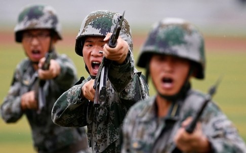 Lính Trung Quốc đang luyện tập, ảnh: SCMP.