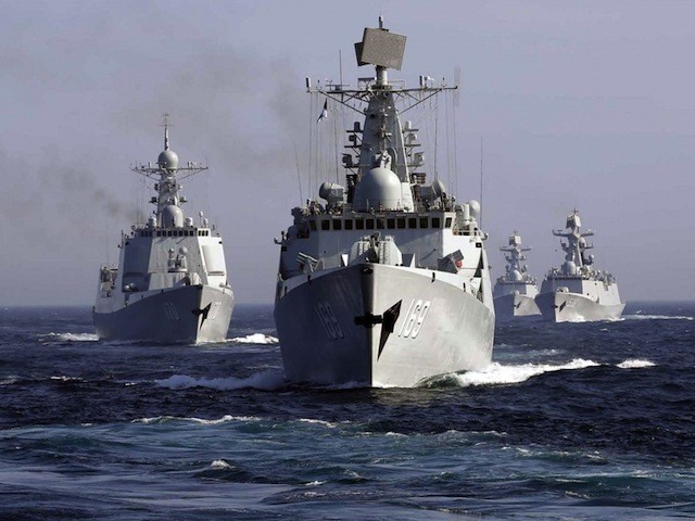 Hải quân Trung Quốc ngày càng phô trương cơ bắp ở Biển Đông, ảnh: AP/Breitbart.