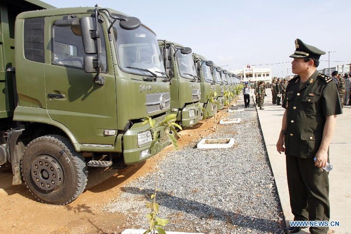 Xe tải Trung Quốc viện trợ cho quân đội Campuchia. Ảnh: People.cn