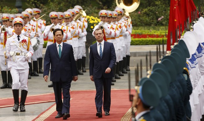 Thủ tướng Nga Dmitry Medvedev thăm Việt Nam, ảnh: The Moscow Times/Reuters.