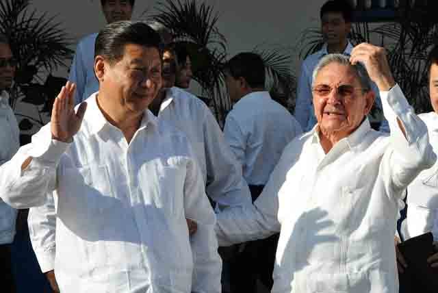 Chủ tịch Trung Quốc Tập Cận Bình và Chủ tịch Cu Ba Raul Castro. Ảnh: sierramaestra.cu.