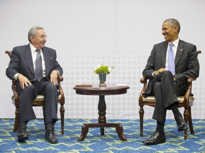 Chủ tịch Cu Ba Raul Castro và Tổng thống Mỹ Barack Obama. Ảnh: AP.