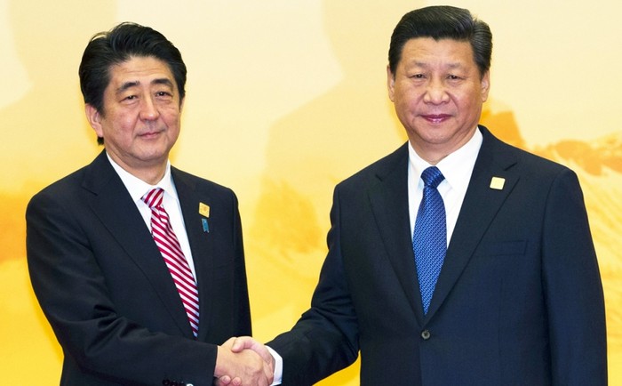 Thủ tướng Shinzo Abe và Chủ tịch Trung Quốc Tập Cận Bình, ảnh: SCMP.