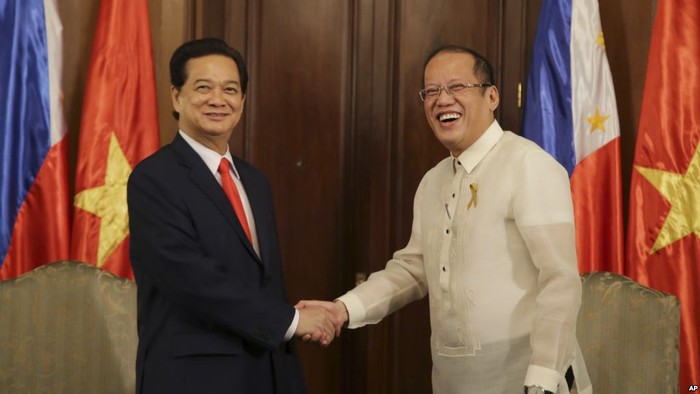Thủ tướng Nguyễn Tấn Dũng và Tổng thống Philippines Benigno Aquino III, ảnh: VOA.