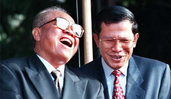 Hai ông Chea Sim và Hun Sen.