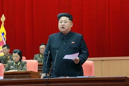 Ông Kim Jong-un đang phát biểu trong một cuộc họp ngày 26/4. Ảnh: Tân Hoa Xã.