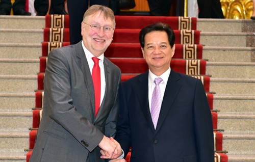 Thủ tướng Nguyễn Tấn Dũng và Chủ tịch Ủy ban Mậu dịch quốc tế Nghị viện châu Âu.