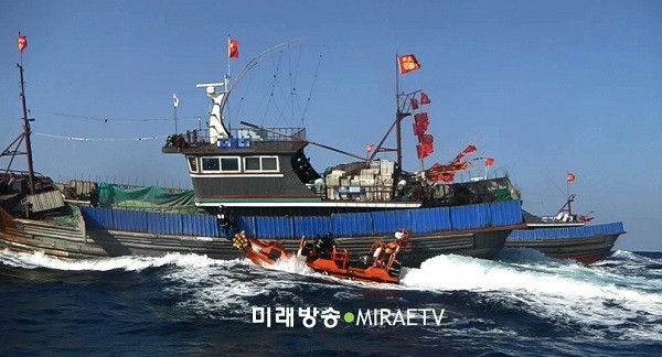 Tàu cá Trung Quốc xâm nhập bất hợp pháp vùng biển Hàn Quốc, ảnh minh họa.