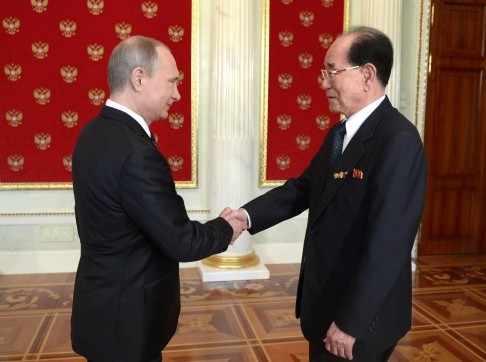 Tổng thống Nga Vladimir Putin tiếp Chủ tịch Quốc hội Triều Tiên Kim Jong-nam tại Điện Kremlin. Ảnh: AP.