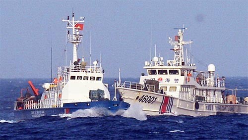 Tàu hải cảnh Trung Quốc hung hãn đâm thẳng vào tàu Cảnh sát biển Việt Nam ngay trong vùng đặc quyền kinh tế, thềm lục địa Việt Nam, gần nơi Trung Quốc hạ đặt bất hợp pháp giàn khoan 981.