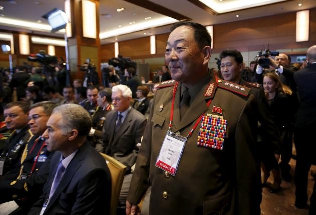 Tướng Hyon Yong-chol ngực đầy cuống huân chương chuẩn bị phát biểu tại hội nghị an ninh ở Moscow hôm 22/4, 10 ngày trước khi bị hành quyết.