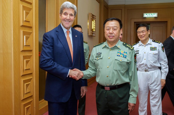 Phạm Trường Long được Tập Cận Bình đẩy ra tiếp John Kerry trước khi ông Bình gặp gỡ.