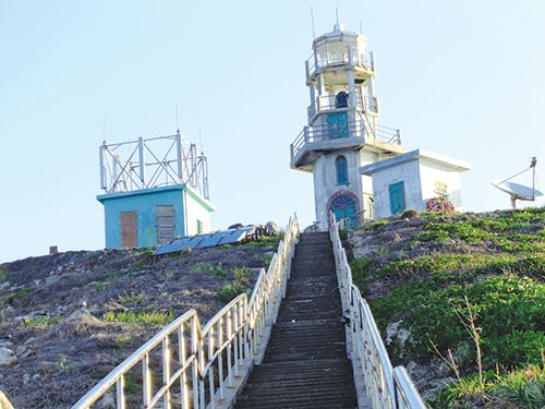 Ngọn hải đăng trên Hòn Hải được báo Bình Thuận, cơ quan ngôn luận của Đảng bộ tỉnh Bình Thuận xác định rõ là điểm A6 trên đường cơ sở để tính chiều rộng lãnh hải Việt Nam 1982.