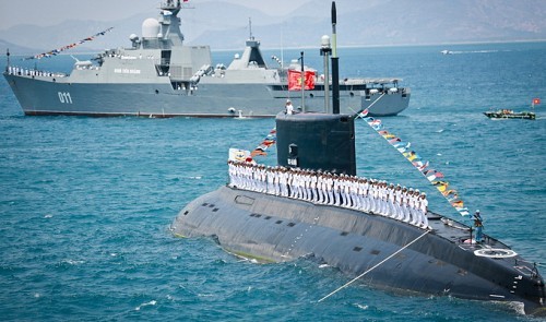 Tàu ngầm và chiến hạm Hải quân Nhân dân Việt Nam, hình minh họa: Tuoitre News.