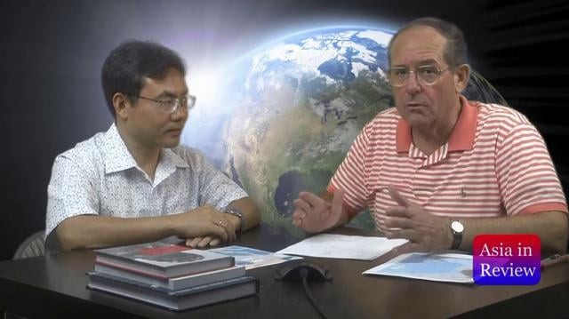 Tiến sĩ Alexander L. Vuving (trái). Ảnh: Asia in Review.
