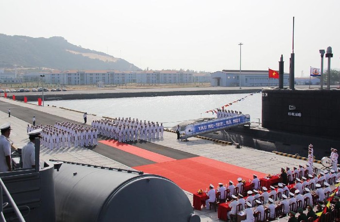 Một góc vịnh Cam Ranh trong lễ đón tàu ngầm Hà Nội, ảnh: Tân Hoa Xã.