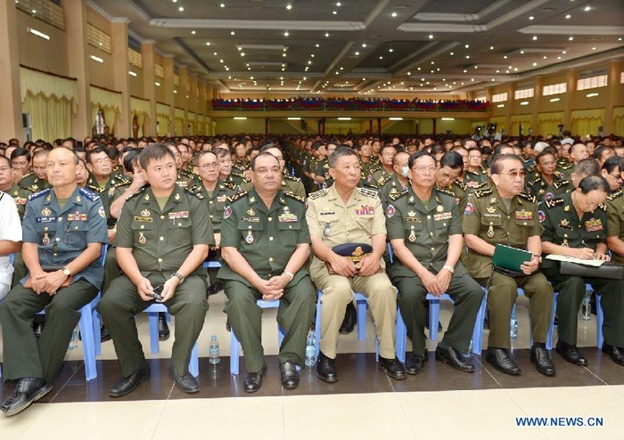 5000 sĩ quan chỉ huy các lực lượng vũ trang Campuchia trong cuộc họp &quot;hiếm thấy&quot; với ông Hun Sen. Ảnh: Tân Hoa Xã.