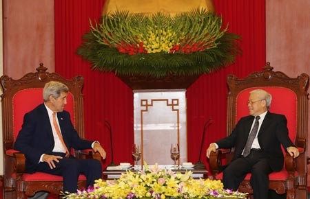Ngoại trưởng Mỹ John Kerry hội kiến Tổng bí thư Nguyễn Phú Trọng khi sang thăm Việt Nam. Ảnh: Tân Hoa Xã.