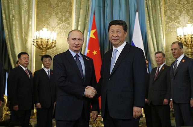 Hai nhà lãnh đạo Nga - Trung gặp nhau lần thứ 3 trong năm nhưng không đạt được kết quả nào về hợp tác kinh tế. Ảnh: hnavlespravy.