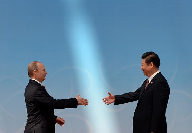 Hai nhà lãnh đạo Nga, Trung Quốc gặp nhau tại Bắc Kinh. Ảnh: The Epoch Times.