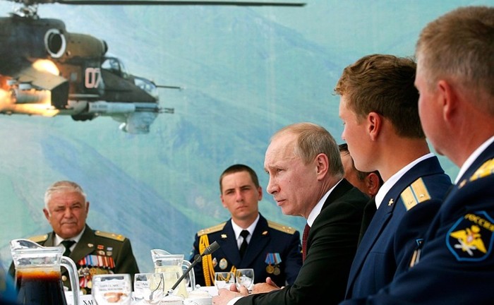 Tổng thống Nga Vladimir Putin và các cộng sự. Ảnh: The National Interest.