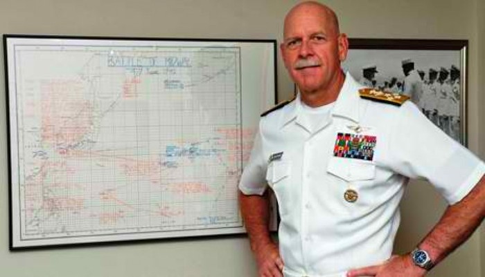 Đô đốc Scott Swift, Tư lệnh Bộ Tư lệnh Thái Bình Dương đã nhiều lần khẳng định về việc sẽ tuần tra trong 12 hải lý quanh đảo nhân tạo Trung Quốc bồi lấp bất hợp pháp ở Biển Đông.