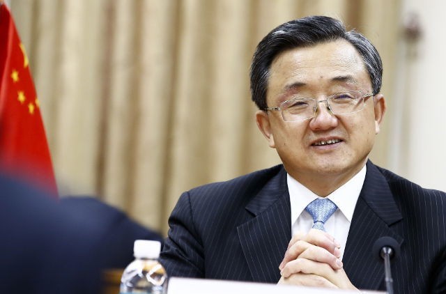 Ông Lưu Chấn Dân, Thứ trưởng Bộ Ngoại giao Trung Quốc với thông điệp đầy ẩn ý. Ảnh: EPA.