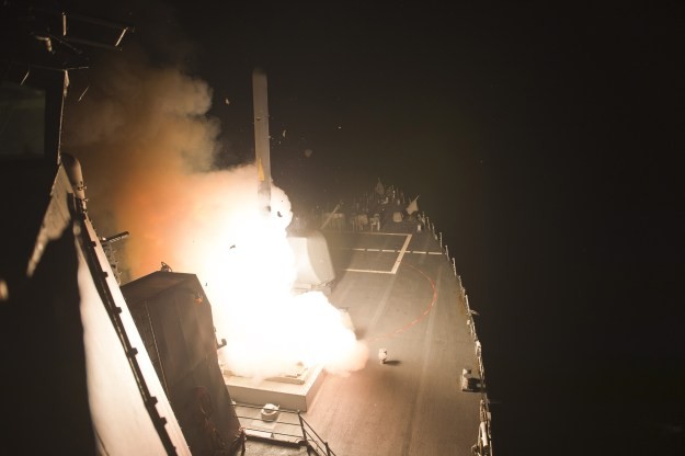 Tên lửa hành trình Tomahawk phóng đi từ tàu chiến Mỹ, ảnh: USNI News.