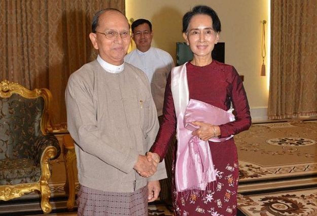 Tổng thống Thein Sein và bà Aung San Suu Kyi. Ảnh: AP.