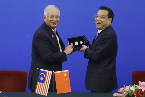 Thủ tướng Malaysia Najib Razak và Thủ tướng Trung Quốc Lý Khắc Cường, ảnh: Weekly Bucket.