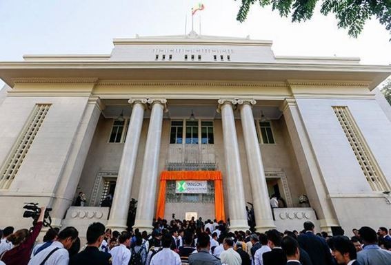 Lễ khai trương Sở giao dịch chứng khoán Yangoon, ngày 9/12 – sự kiện xóa bỏ rào cản cuối cùng để cho kinh tế Myanmar hòa nhập - Ảnh : EPA