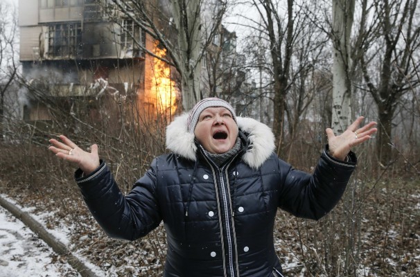 Đến bao giờ người dân Ukraine mới lại được sống cuộc đời yên ổn? Ảnh: Washington Post.