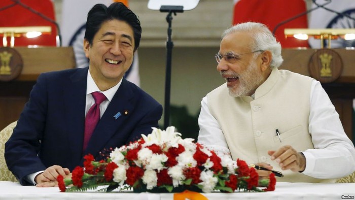 Thủ tướng Nhật Bản Shinzo Abe và Thủ tướng Ấn Độ Narendra Modi, ảnh: VOA.