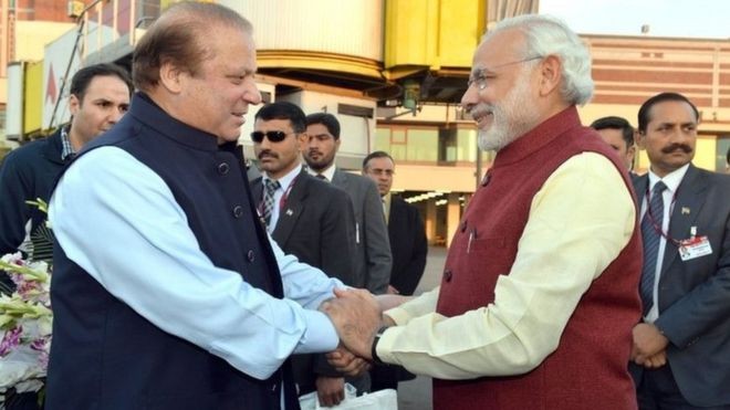 Thủ tướng Pakistan đón Thủ tướng Ấn Độ, ảnh: BBC.