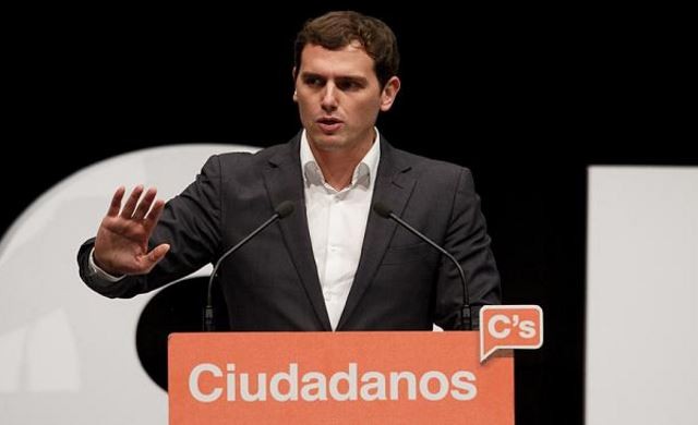 Ông Albert Rivera, lãnh tụ đảng Ciudadanos – một trong những nhân tố mới trên chính trường Tây Ban Nha. Ảnh: The Telegraph