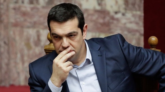 Thủ tướng Hy Lạp Alexis Tsipras bế tắc trong việc tìm giải pháp nến kinh tế đất nước, ảnh: AP.